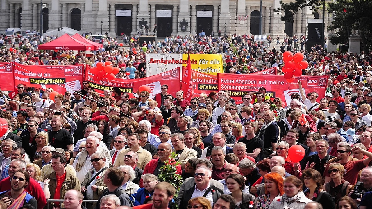 1st May Labour Day : लेबर डे, यानि की आज के दिन ही मजदूरों ने पहली बार उठाई थी आवाज